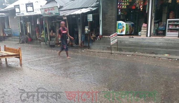 শিলাবৃষ্টির কারণে জেলার অনেক জায়গায় ফসলের ব্যাপক ক্ষতির