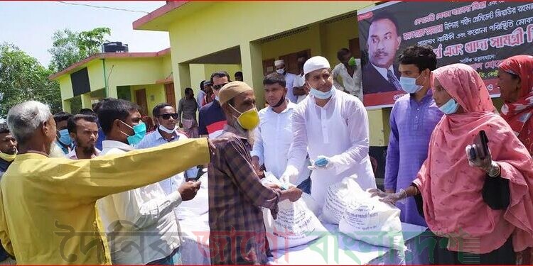 অসহায়দের পাশে বিএনপির ব্যানারে ত্রাণ বিতরণ।