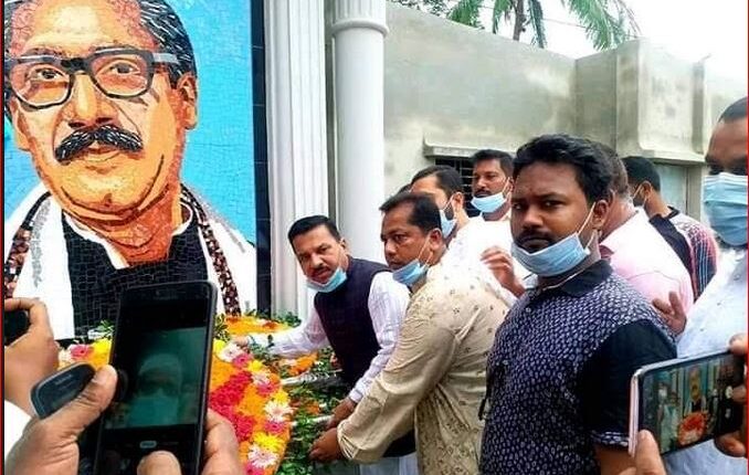 আড়াইহাজারে ৭১ তম প্রতিষ্ঠা বার্ষিকীতে সেলফীতে ছিলেন অনেকেই!