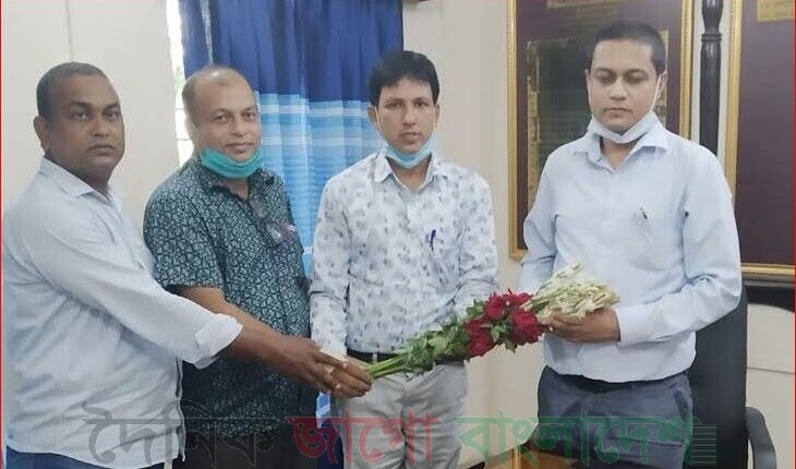 নতুন যোগদানকৃত ইউএনওকে ফুলেল শুভেচ্ছানতুন যোগদানকৃত ইউএনওকে ফুলেল শুভেচ্ছা
