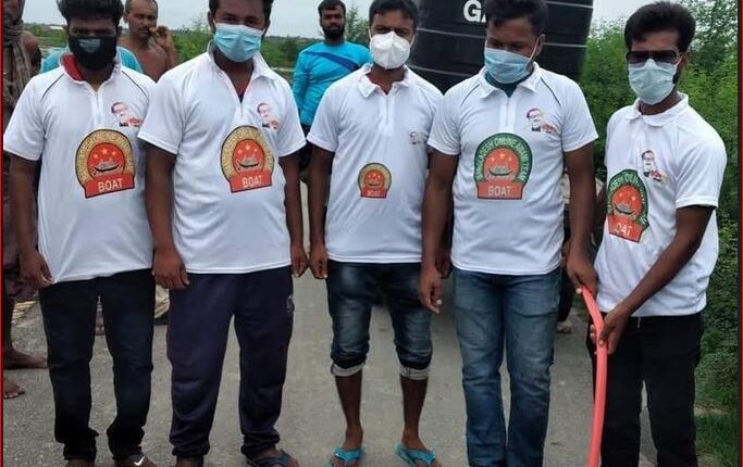 অনলাইনে রাজনীতি অফলাইনে জনসেবা