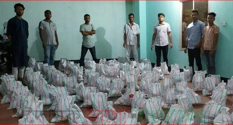 প্রাদুর্ভাবের কারনে সুনামগঞ্জ জেলা ছাত্রদলের মধ্যে উপহার সামগ্রী বিতরণ