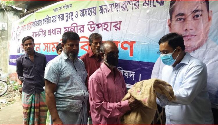 সোনারগাঁয়ে ৪৫০ জন পরিবারকে অতিবৃষ্টি ও অন্যান্য ক্ষতি গ্রস্থদের মাঝে খাদ্য সামগ্রী বিতরণ করেন চেয়ারম্যান জিন্নাহ