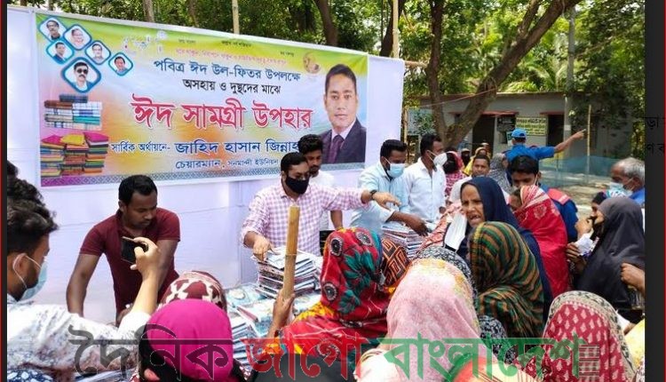 সোনারগাঁয়ে অসহায় মানুষের মাঝে শাড়ি ও লুঙ্গি বিতরণ করেন চেয়ারম্যান জাহিদ হাসান জিন্না